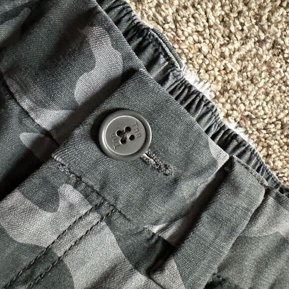 Tna Aritzia Camo Jogger Pants Gray Womens Size 2 XS - Picture 7 of 10